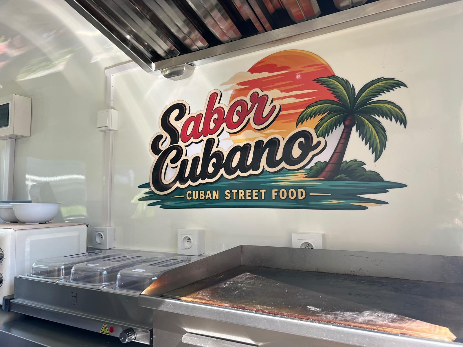 Vinilo impreso en un food truck de Sabor Cubano, por El Lado Creativo